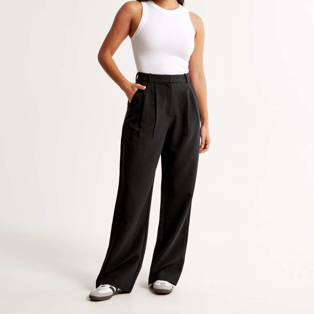 NWT Abercrombie Curve Love Sloane Tailored Pant - Black